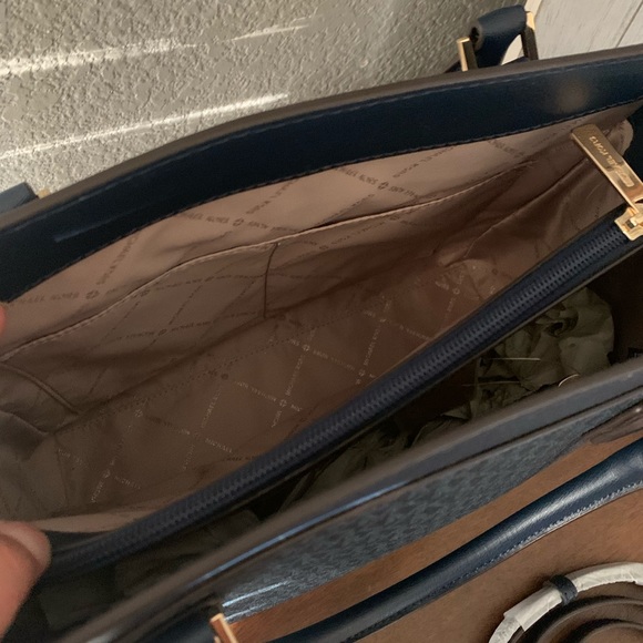 New🦋 Mk large MOTT satchel & wallet navy - Picture 9 of 16